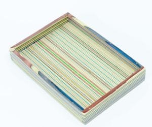 Charola hecha de tablas recicladas