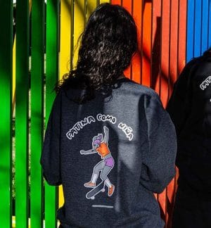 Sudadera ROTULISTA PATINA COMO NIÑA! cuello redondo Gris