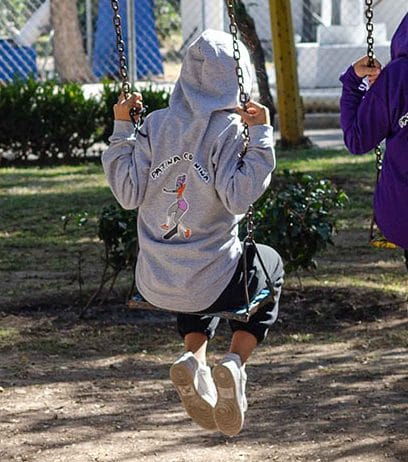 patina como niña capucha y cierre2