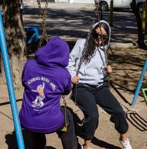 Sudadera ROTULISTA PATINA COMO NIÑA! - Imagen 3